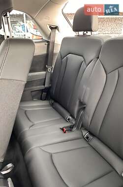 Позашляховик / Кросовер Audi Q7 2023 в 