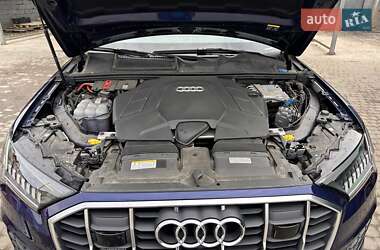 Позашляховик / Кросовер Audi Q7 2023 в 