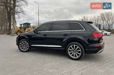 Внедорожник / Кроссовер Audi Q7 2016 в 