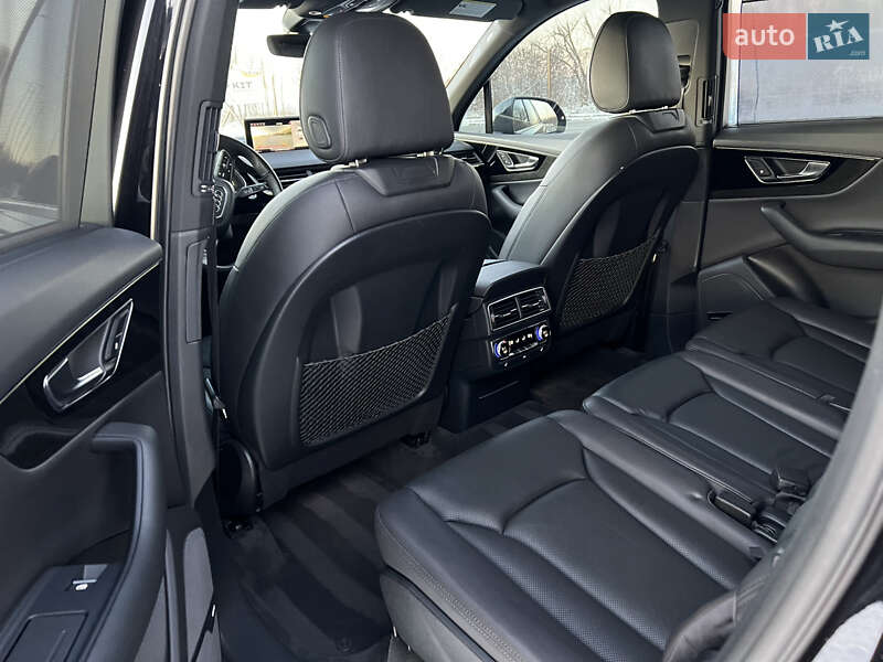 Позашляховик / Кросовер Audi Q7 2016 в Тернополі