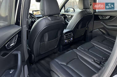 Внедорожник / Кроссовер Audi Q7 2016 в 
