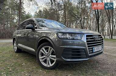 Внедорожник / Кроссовер Audi Q7 2015 в 