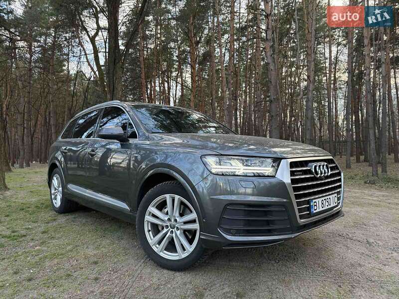 Внедорожник / Кроссовер Audi Q7 2015 в Полтаве