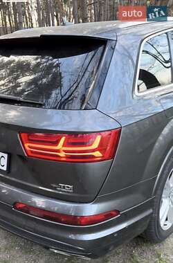 Внедорожник / Кроссовер Audi Q7 2015 в 