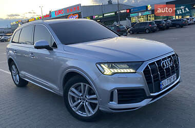 Внедорожник / Кроссовер Audi Q7 2022 в 