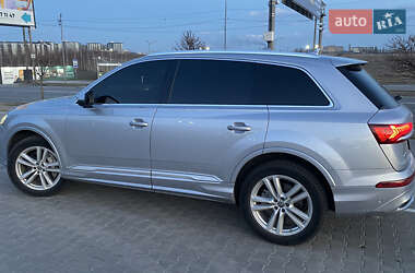 Внедорожник / Кроссовер Audi Q7 2022 в 