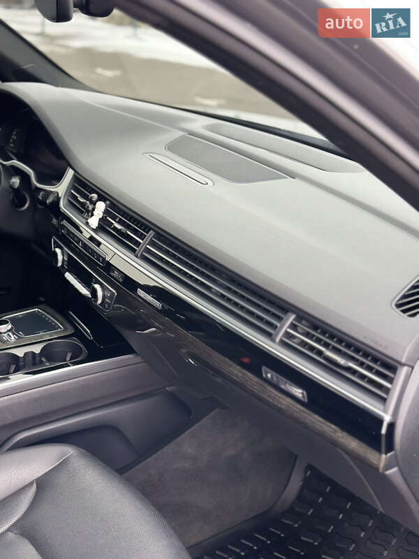 Позашляховик / Кросовер Audi Q7 2016 в Полтаві