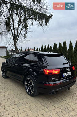 Позашляховик / Кросовер Audi Q7 2019 в 