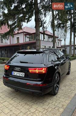 Позашляховик / Кросовер Audi Q7 2019 в 