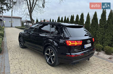 Позашляховик / Кросовер Audi Q7 2019 в 