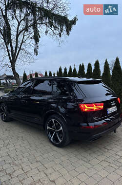 Позашляховик / Кросовер Audi Q7 2019 в 