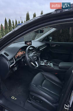 Позашляховик / Кросовер Audi Q7 2019 в 