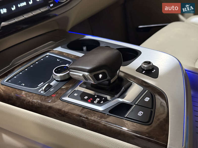 Позашляховик / Кросовер Audi Q7 2016 в Львові