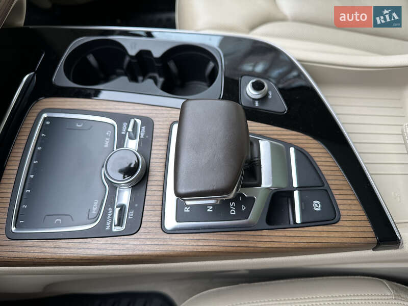Внедорожник / Кроссовер Audi Q7 2016 в Николаеве