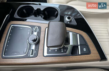 Внедорожник / Кроссовер Audi Q7 2016 в 
