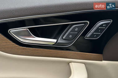Внедорожник / Кроссовер Audi Q7 2016 в 