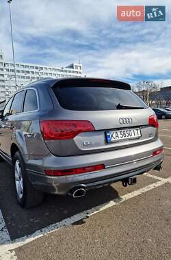 Позашляховик / Кросовер Audi Q7 2013 в 