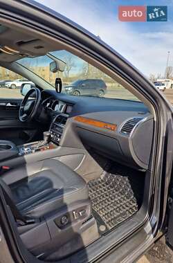 Позашляховик / Кросовер Audi Q7 2013 в 