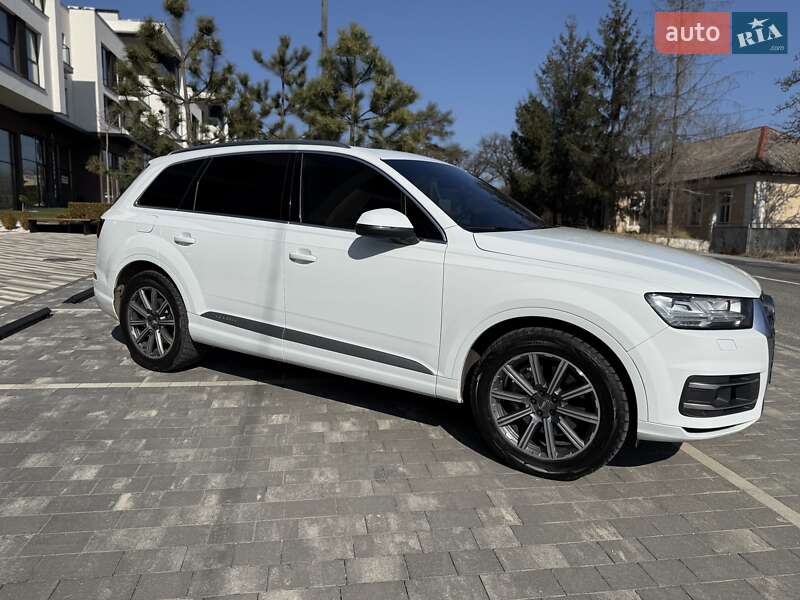 Внедорожник / Кроссовер Audi Q7 2016 в Ужгороде