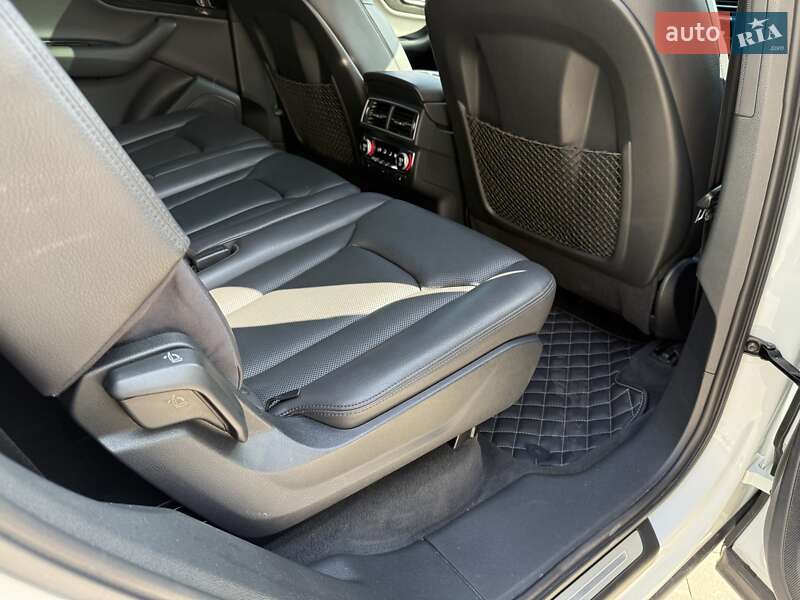 Внедорожник / Кроссовер Audi Q7 2016 в Ужгороде