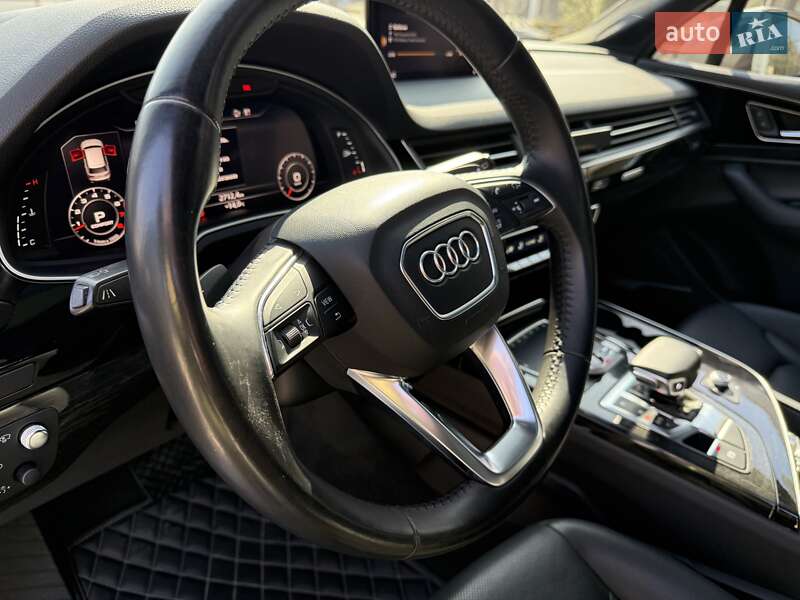 Внедорожник / Кроссовер Audi Q7 2016 в Ужгороде
