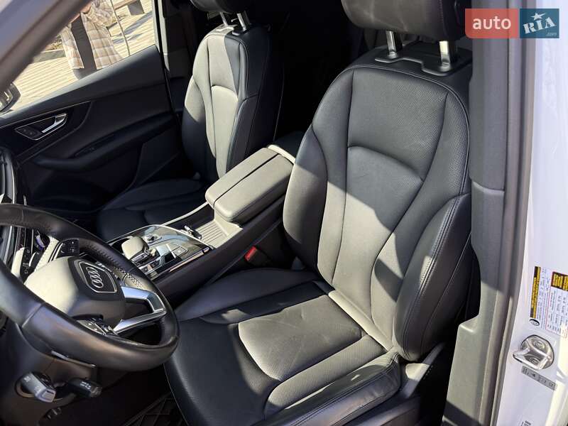 Внедорожник / Кроссовер Audi Q7 2016 в Ужгороде
