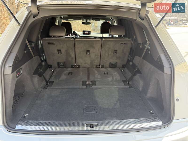 Внедорожник / Кроссовер Audi Q7 2016 в Ужгороде