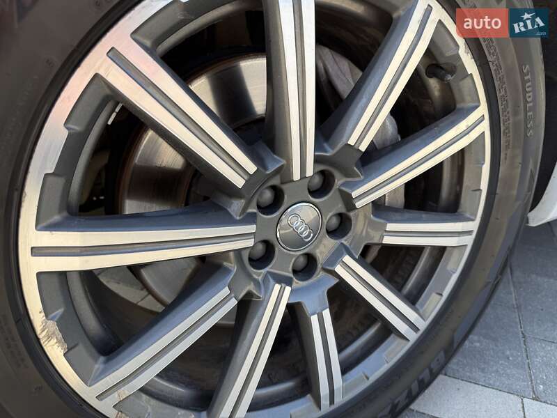 Внедорожник / Кроссовер Audi Q7 2016 в Ужгороде