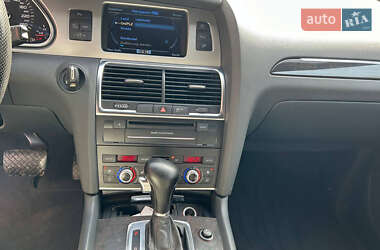 Позашляховик / Кросовер Audi Q7 2011 в 