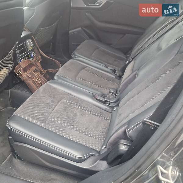 Внедорожник / Кроссовер Audi Q7 2015 в Кривом Роге