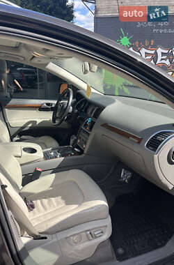 Внедорожник / Кроссовер Audi Q7 2010 в 