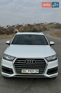 Позашляховик / Кросовер Audi Q7 2019 в 