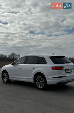 Позашляховик / Кросовер Audi Q7 2019 в 