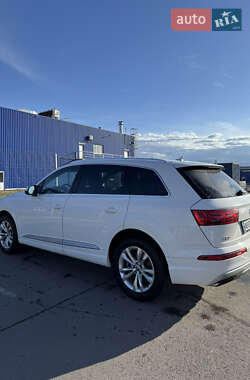 Позашляховик / Кросовер Audi Q7 2019 в 