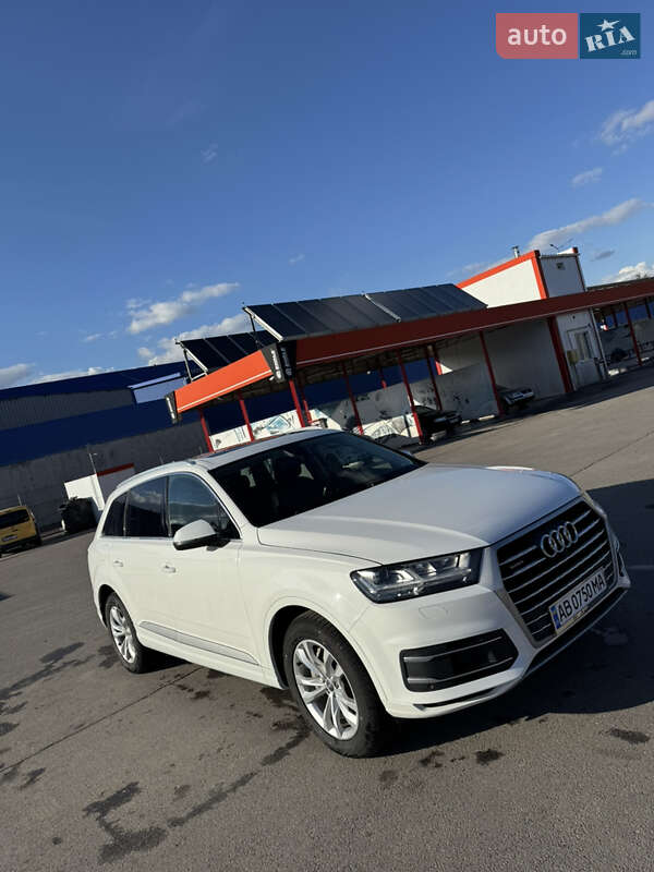 Позашляховик / Кросовер Audi Q7 2019 в 