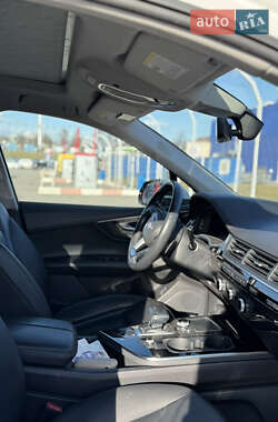 Позашляховик / Кросовер Audi Q7 2019 в 