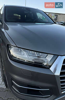 Внедорожник / Кроссовер Audi Q7 2016 в 