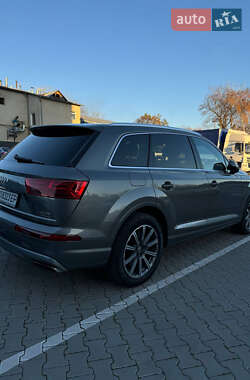 Внедорожник / Кроссовер Audi Q7 2016 в 