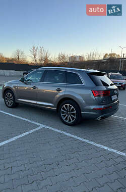 Внедорожник / Кроссовер Audi Q7 2016 в 