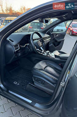 Внедорожник / Кроссовер Audi Q7 2016 в 