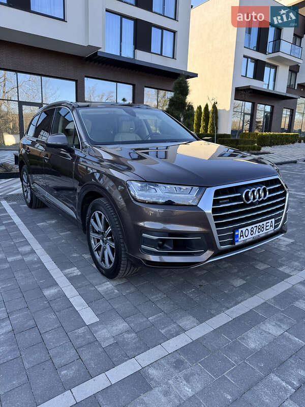 Позашляховик / Кросовер Audi Q7 2017 в Ужгороді