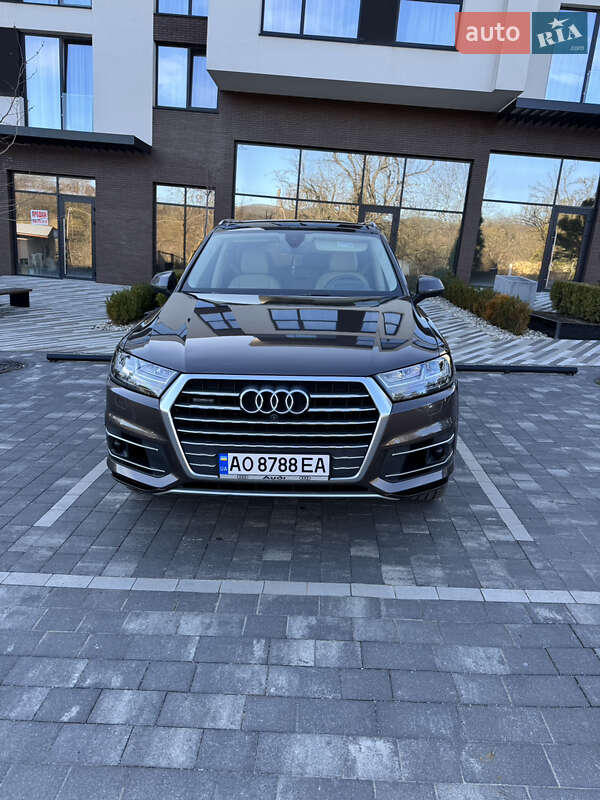 Позашляховик / Кросовер Audi Q7 2017 в Ужгороді