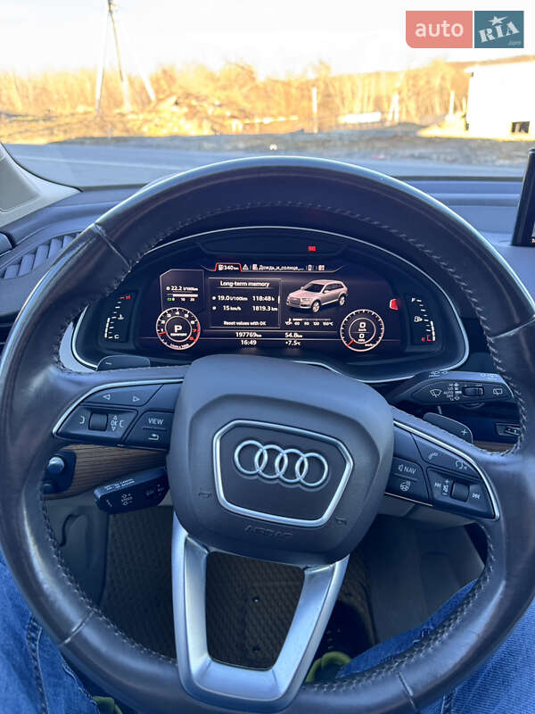 Позашляховик / Кросовер Audi Q7 2017 в Ужгороді
