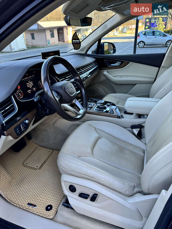 Позашляховик / Кросовер Audi Q7 2017 в Ужгороді