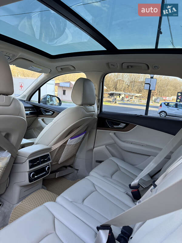 Позашляховик / Кросовер Audi Q7 2017 в Ужгороді