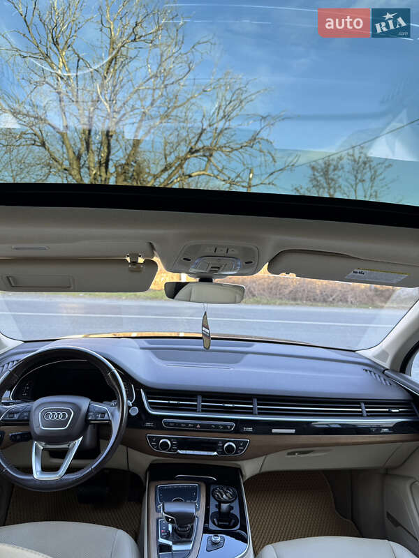 Позашляховик / Кросовер Audi Q7 2017 в Ужгороді