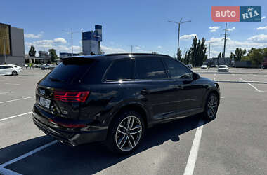 Внедорожник / Кроссовер Audi Q7 2018 в 