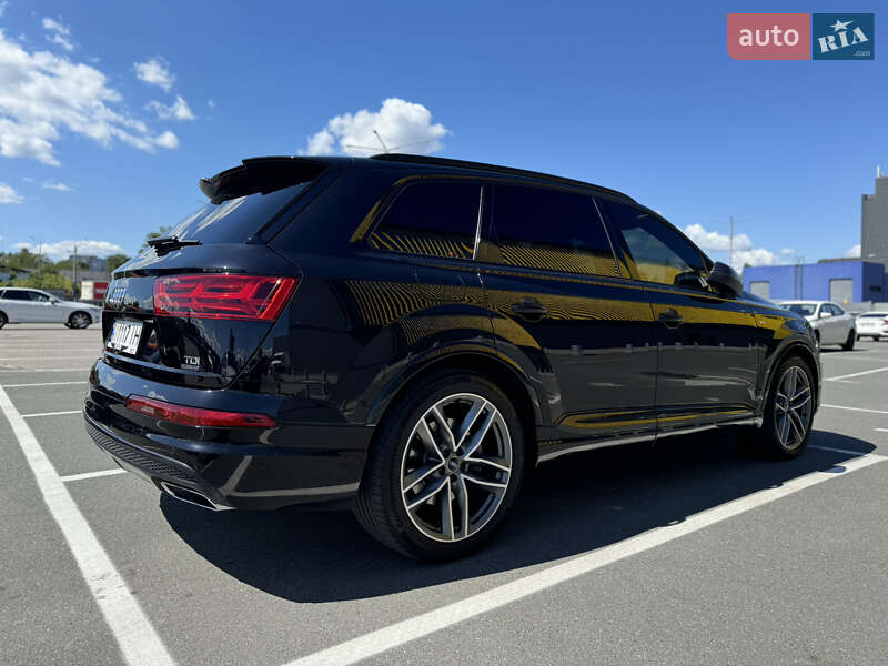 Внедорожник / Кроссовер Audi Q7 2018 в 