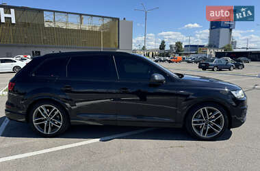 Внедорожник / Кроссовер Audi Q7 2018 в 