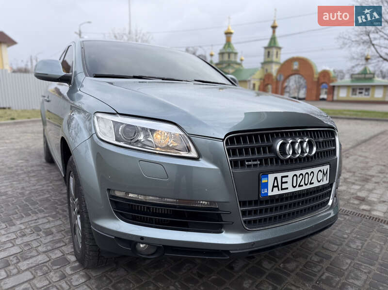 Внедорожник / Кроссовер Audi Q7 2006 в Днепре